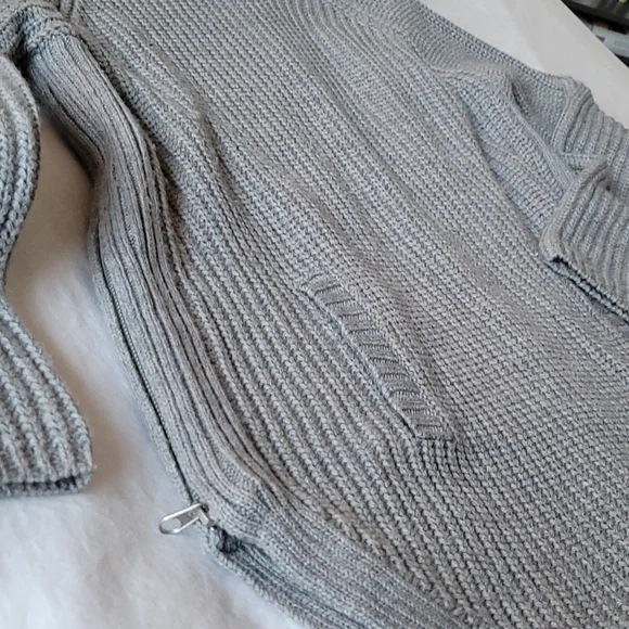 Ribbed Turtleneck Sweater - Picture 2 of 8